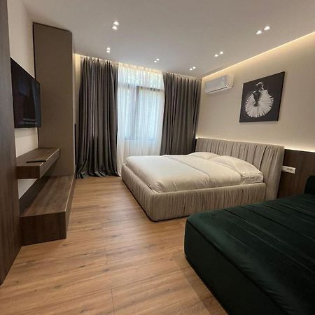 Lux Stay Tirana Bagian luar foto