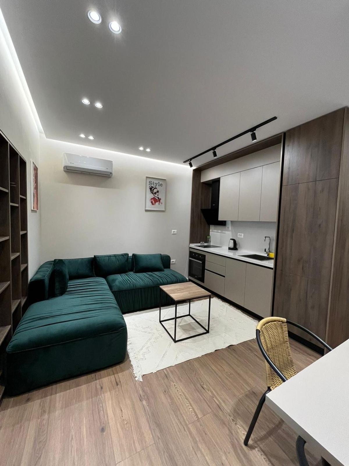 Lux Stay Tirana Bagian luar foto