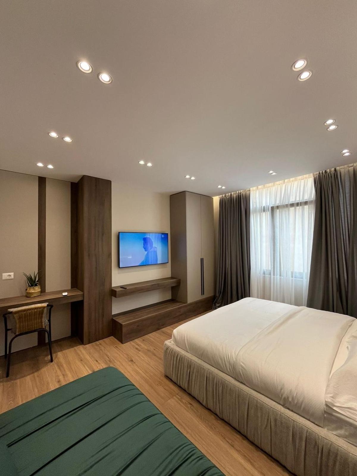 Lux Stay Tirana Bagian luar foto