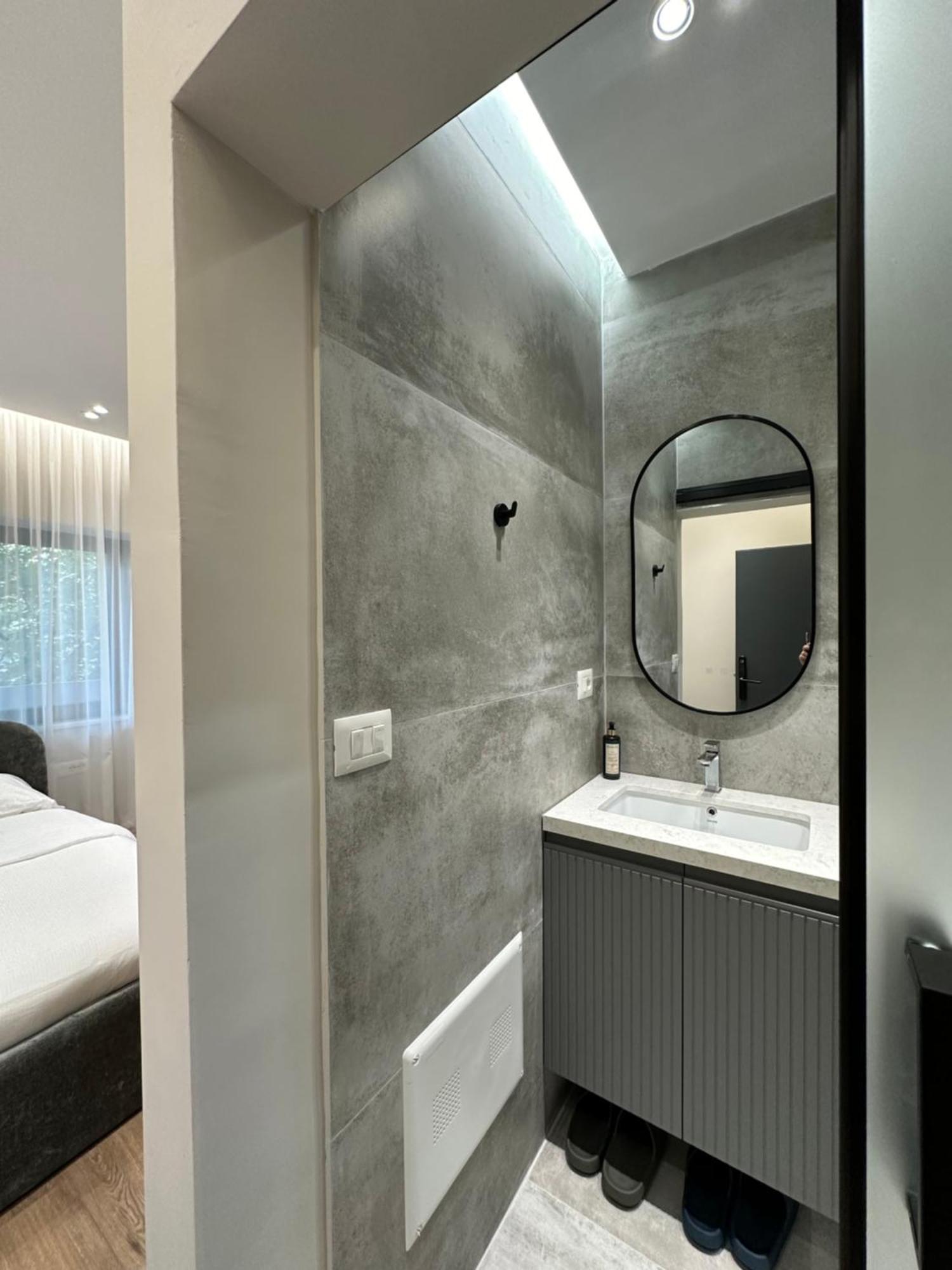 Lux Stay Tirana Bagian luar foto