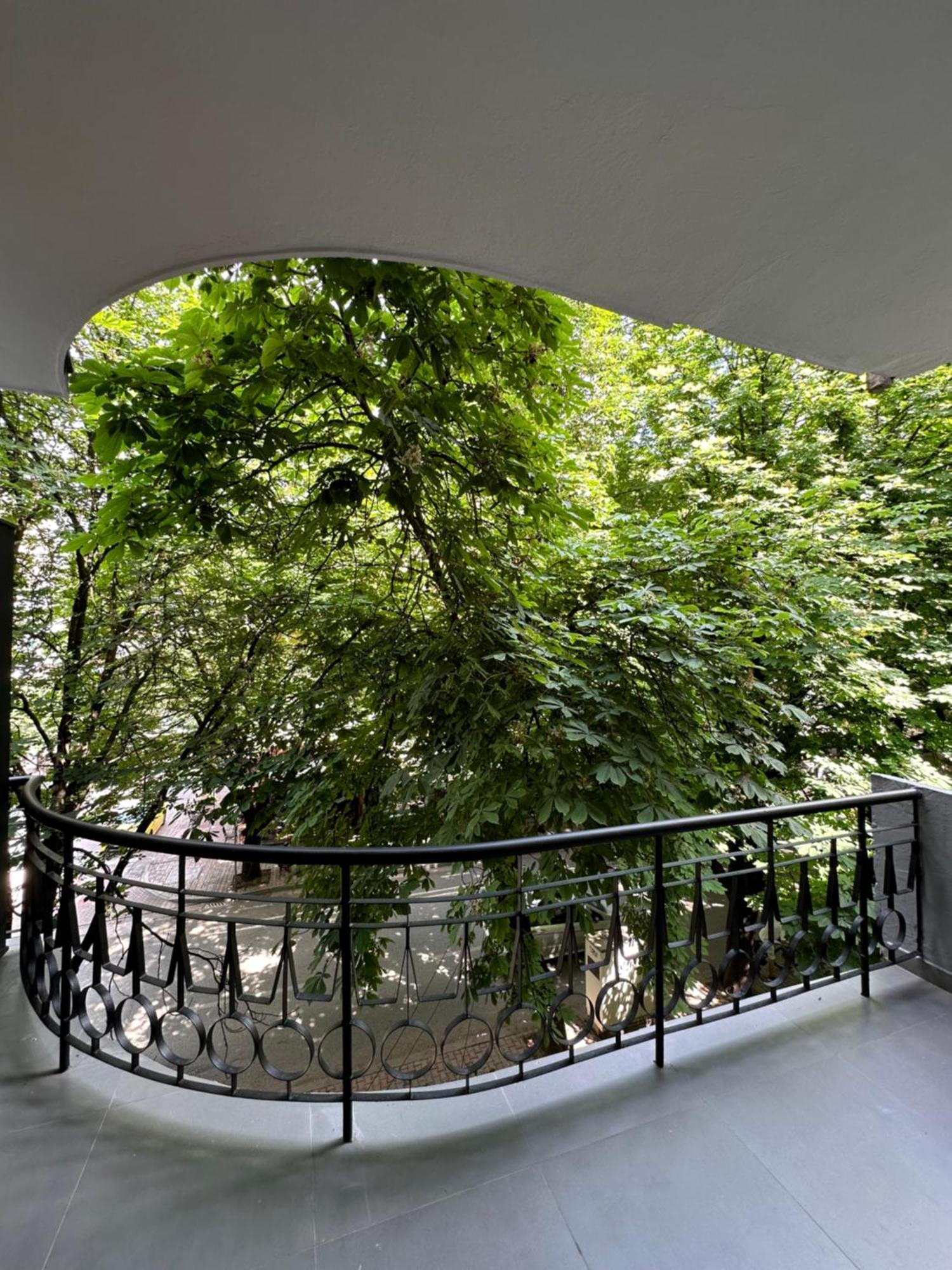 Lux Stay Tirana Bagian luar foto