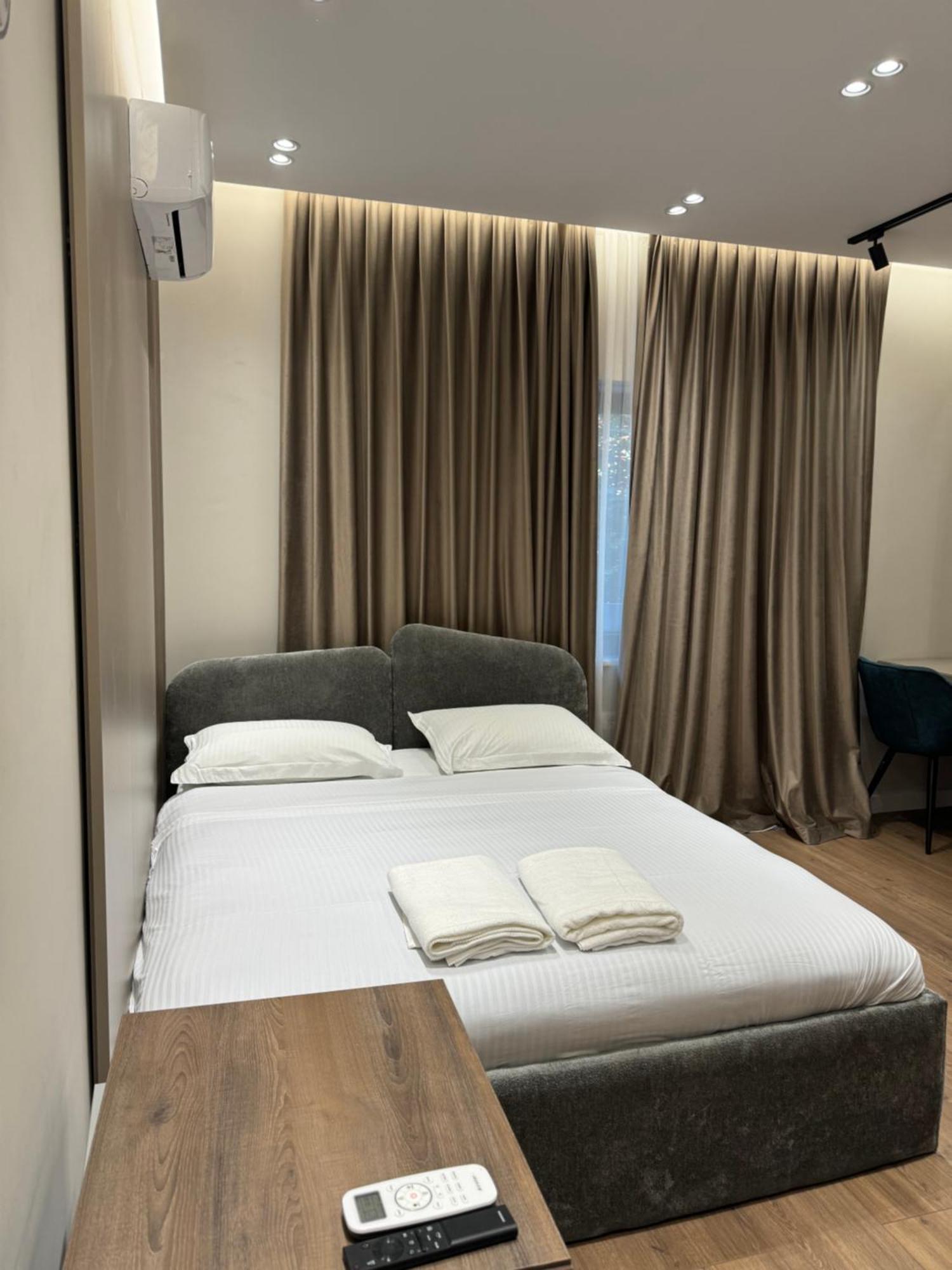 Lux Stay Tirana Bagian luar foto