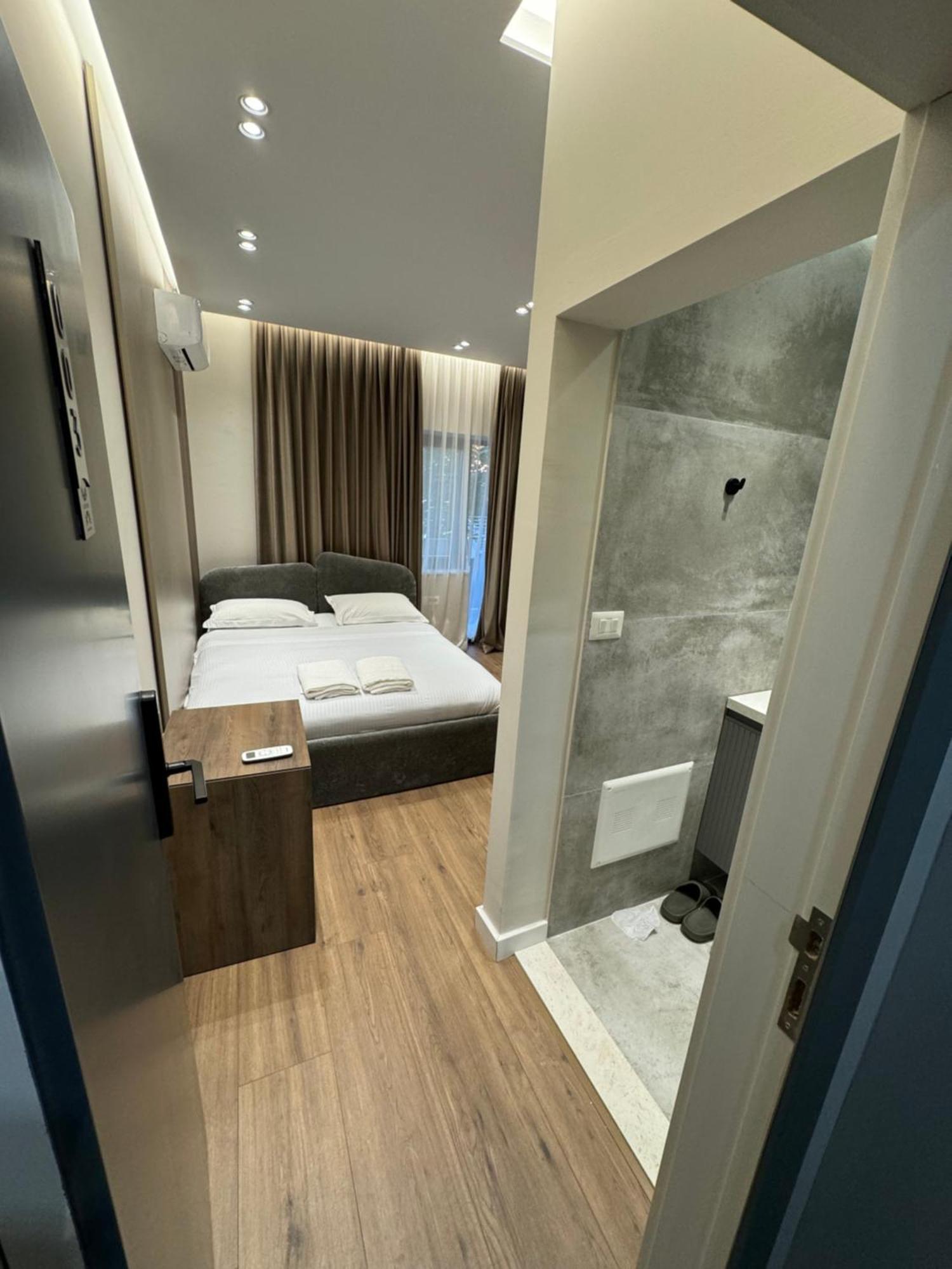 Lux Stay Tirana Bagian luar foto