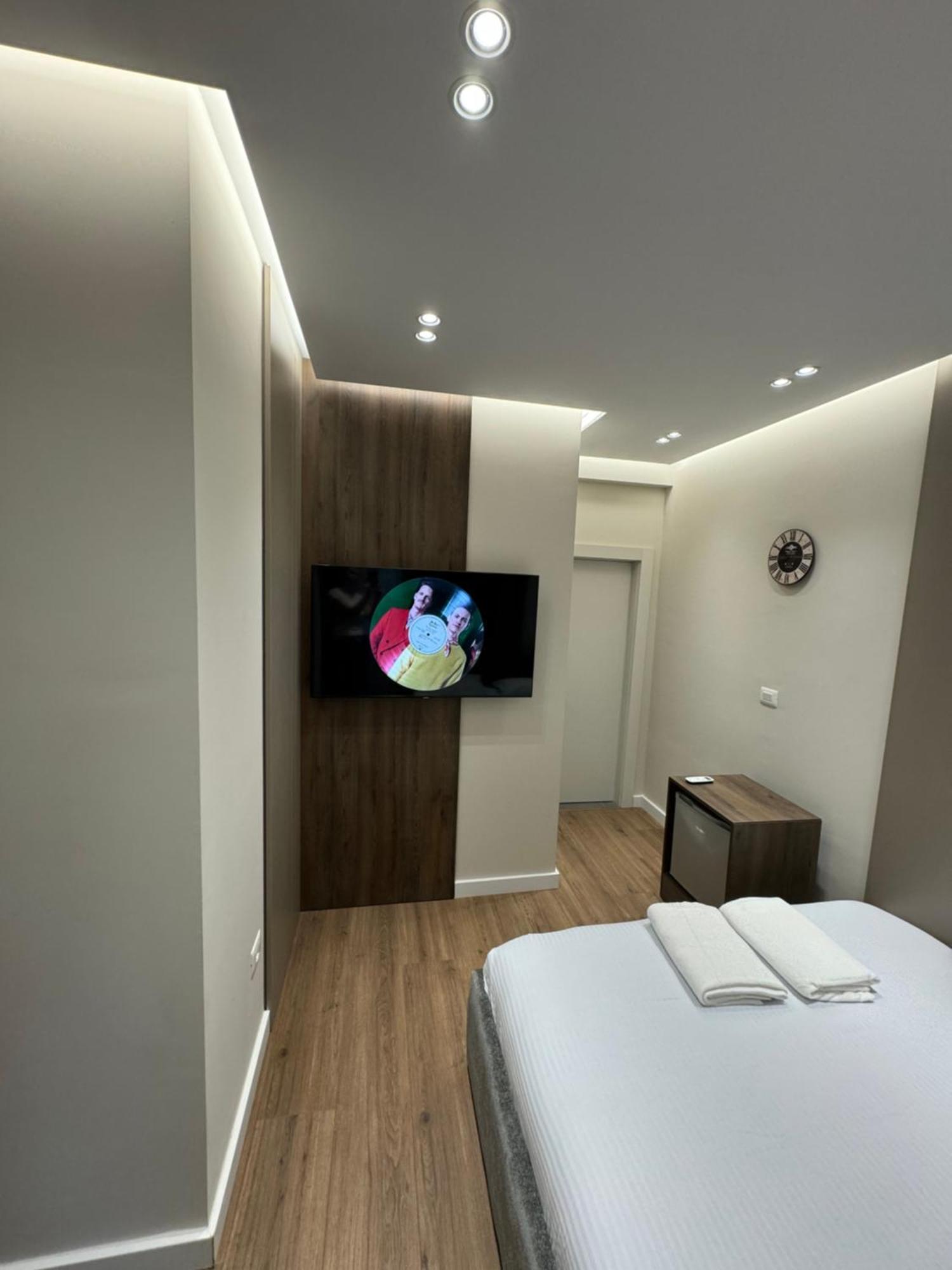 Lux Stay Tirana Bagian luar foto