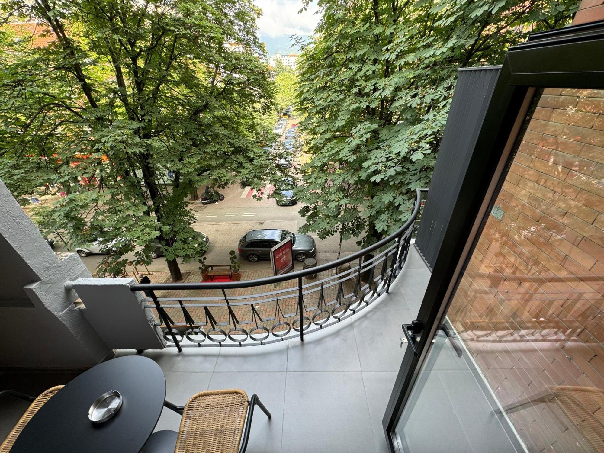 Lux Stay Tirana Bagian luar foto