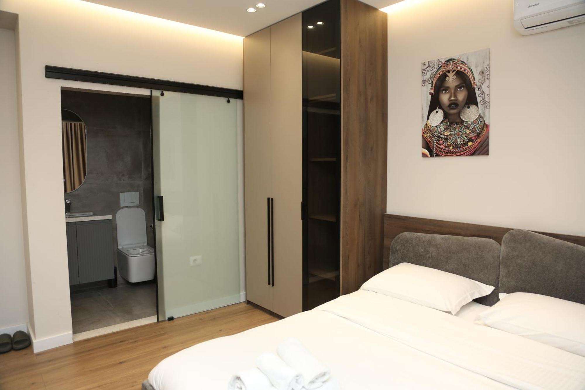 Lux Stay Tirana Bagian luar foto