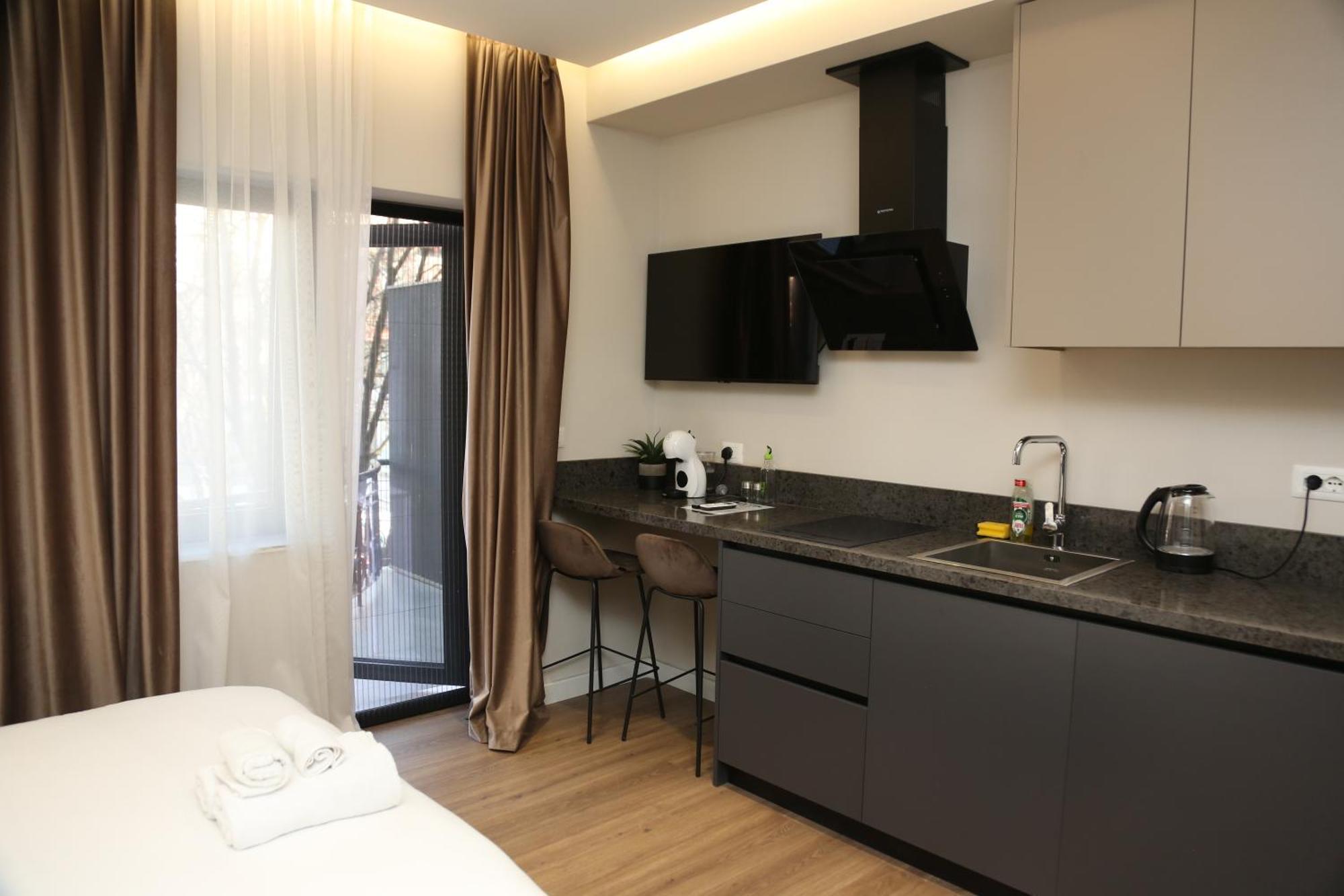 Lux Stay Tirana Bagian luar foto
