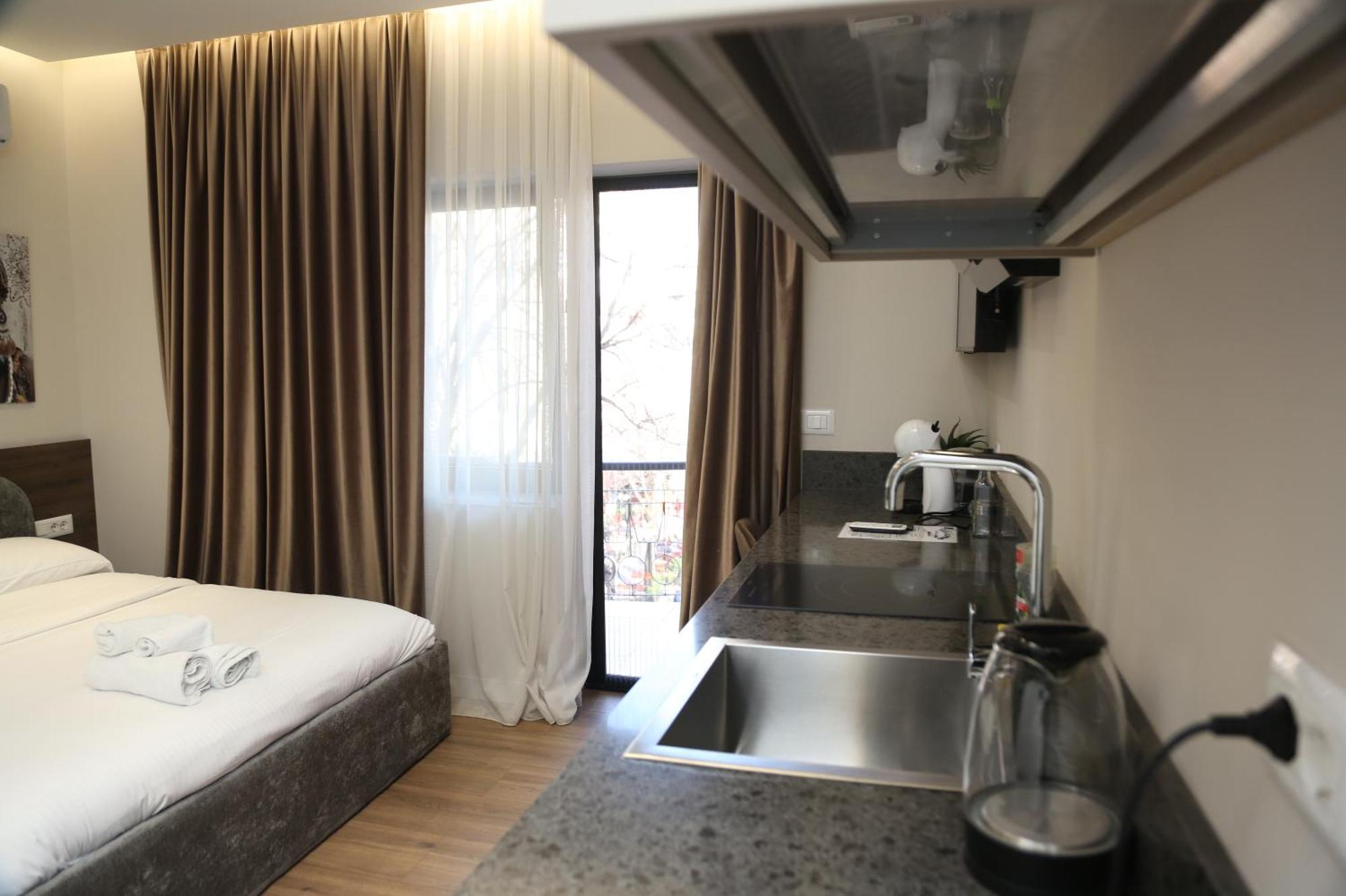 Lux Stay Tirana Bagian luar foto