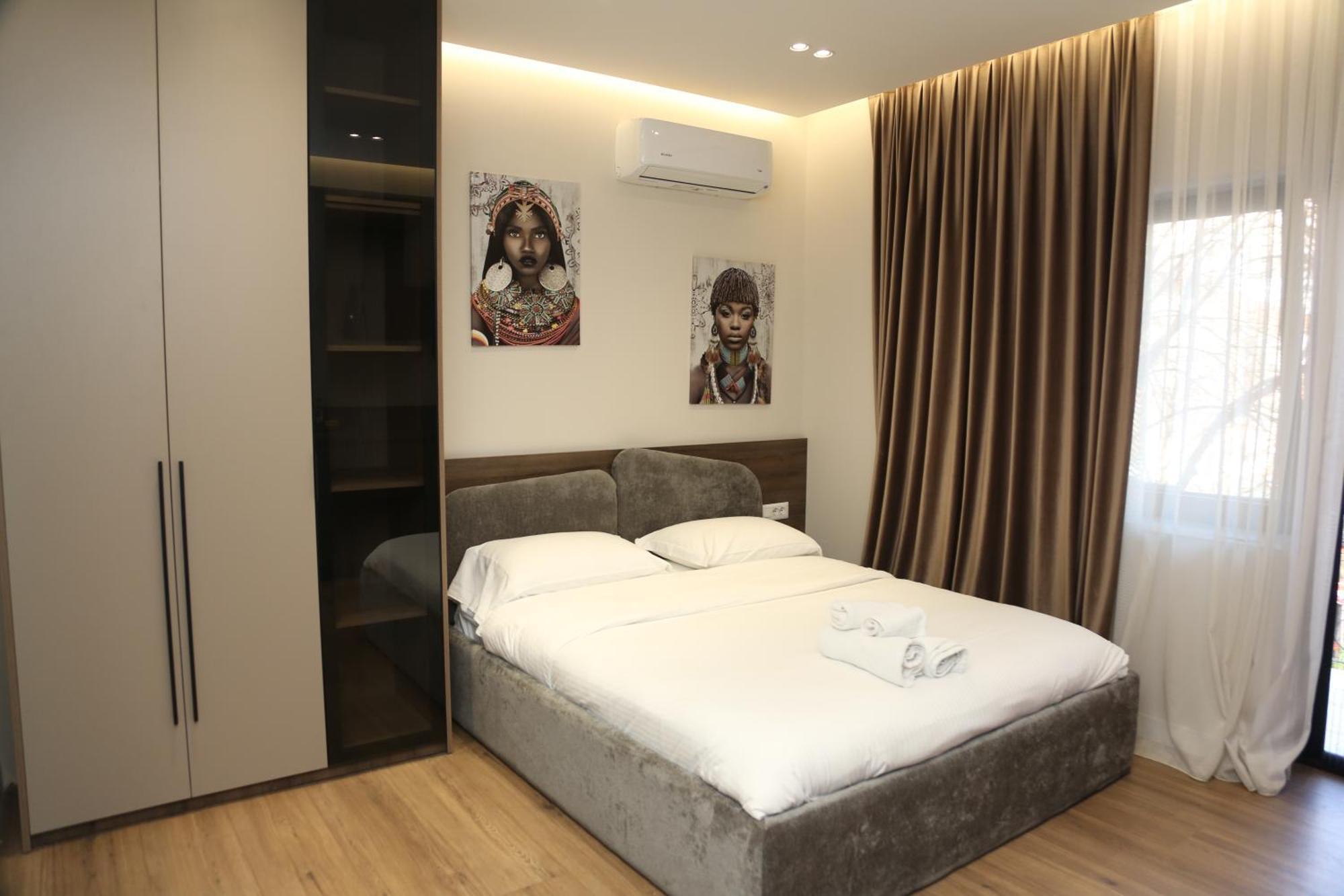 Lux Stay Tirana Bagian luar foto