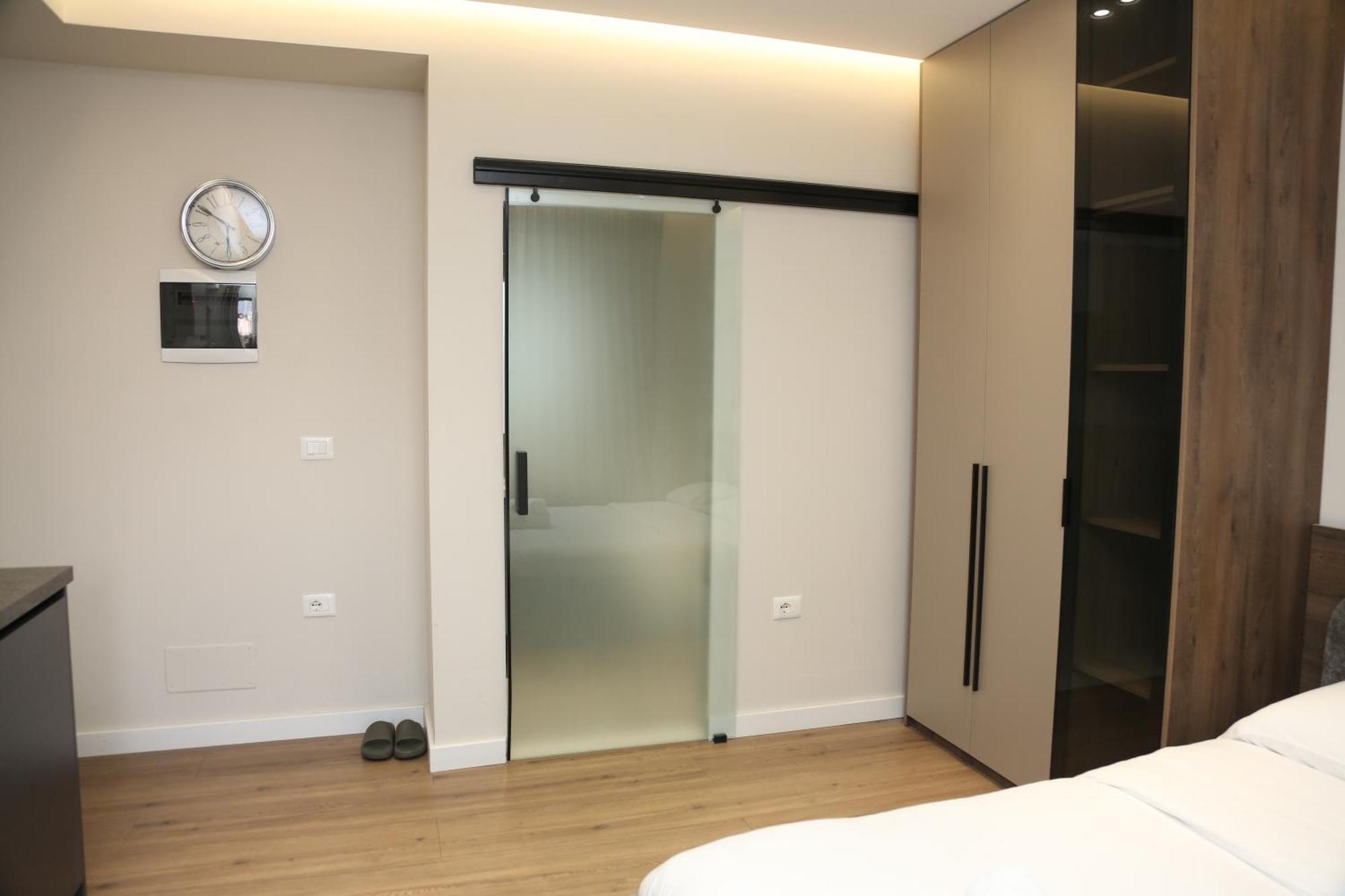 Lux Stay Tirana Bagian luar foto
