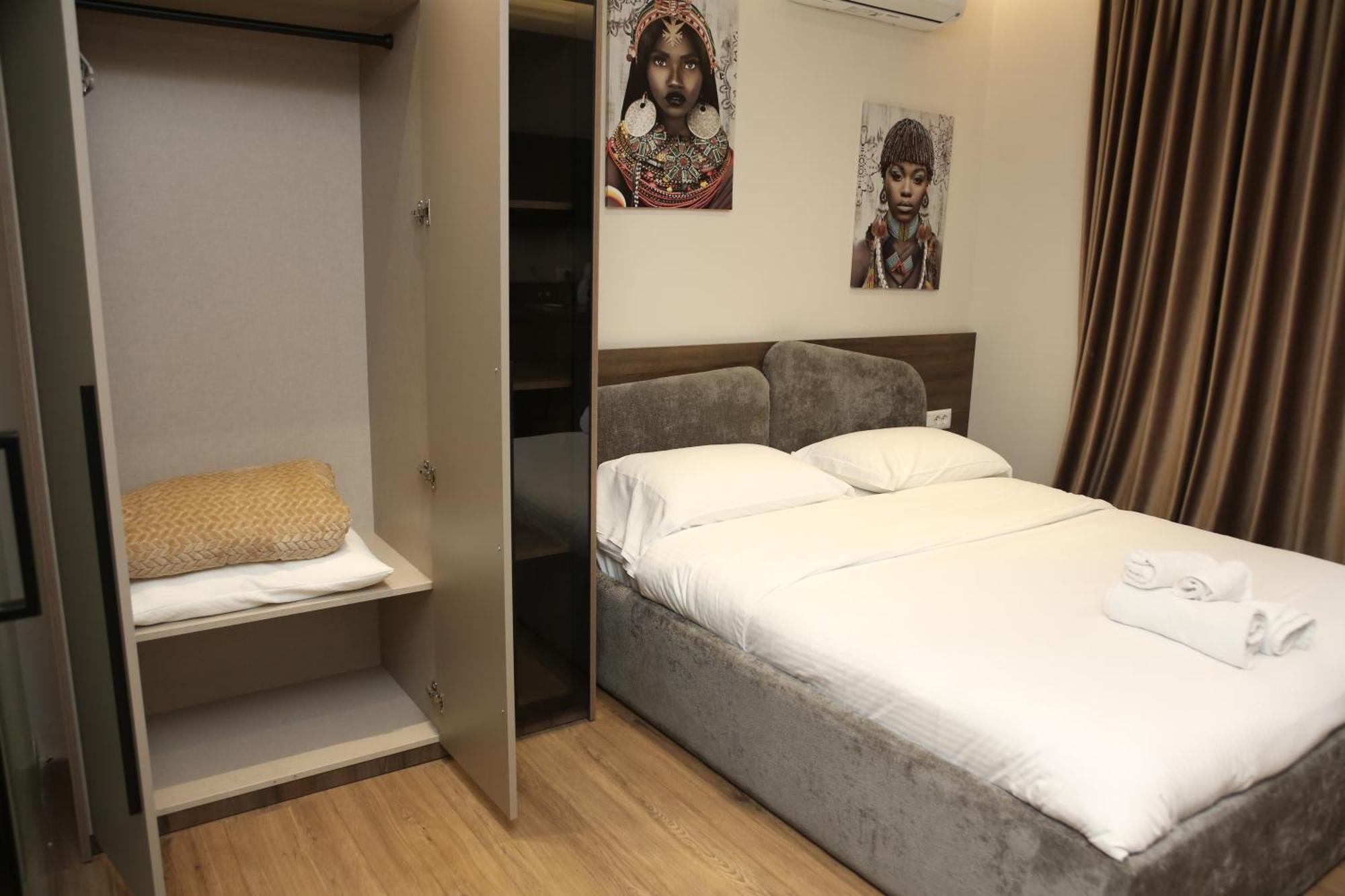 Lux Stay Tirana Bagian luar foto