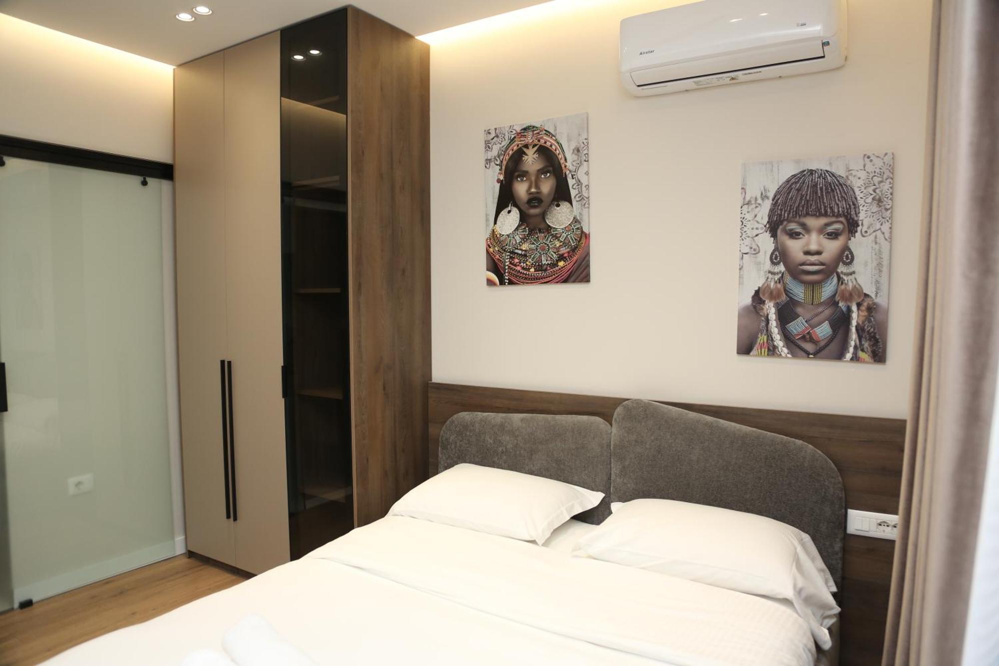 Lux Stay Tirana Bagian luar foto