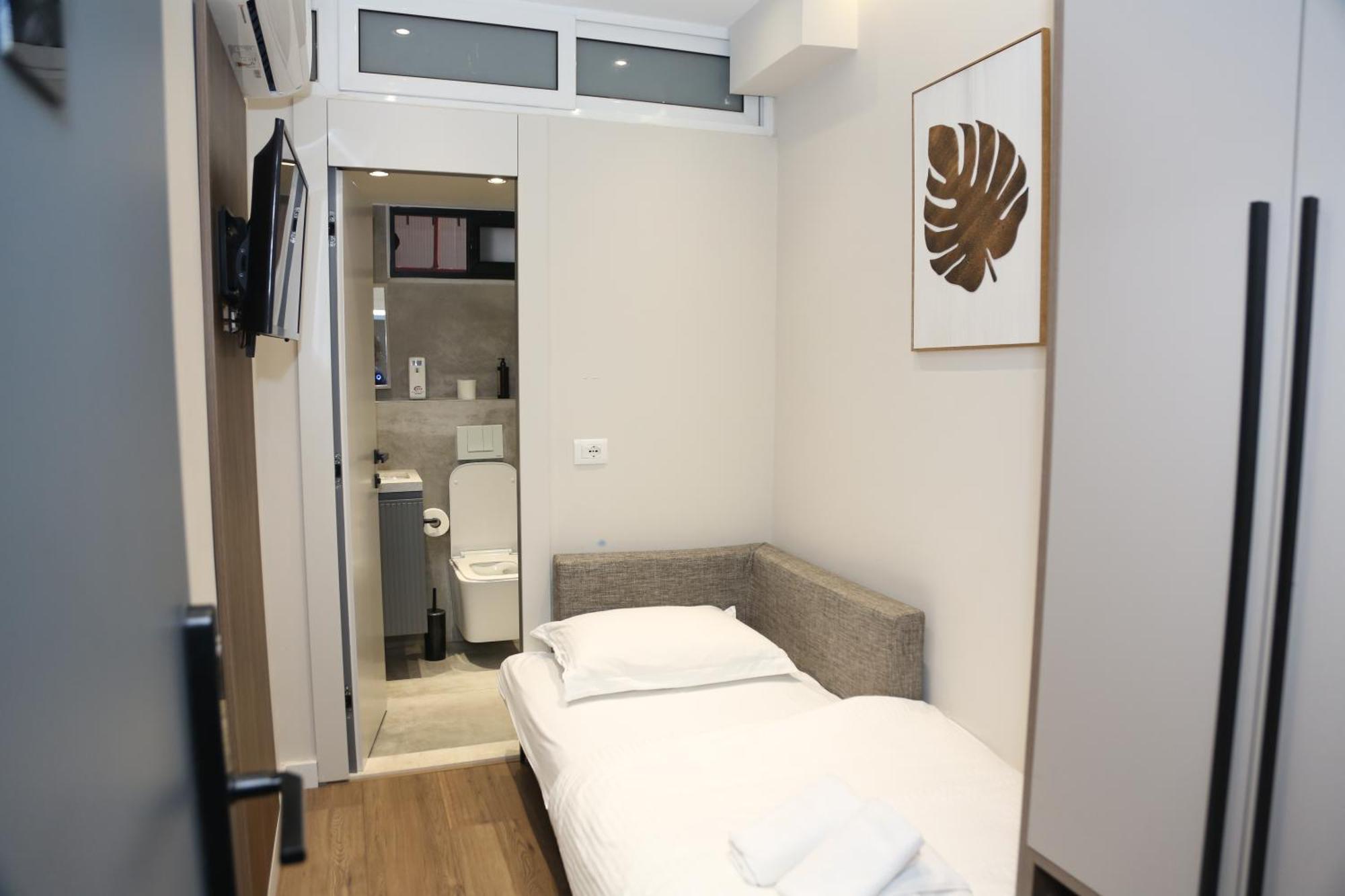 Lux Stay Tirana Bagian luar foto